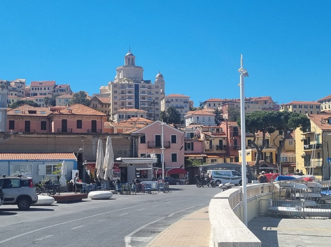 Lungomare cristoforo colombo-因佩里亚必去景点