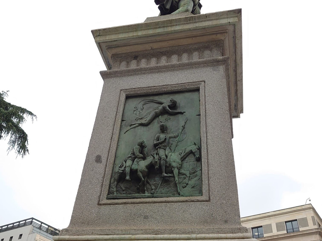 Estatua de Miguel de Cervantes-马德里必去景点