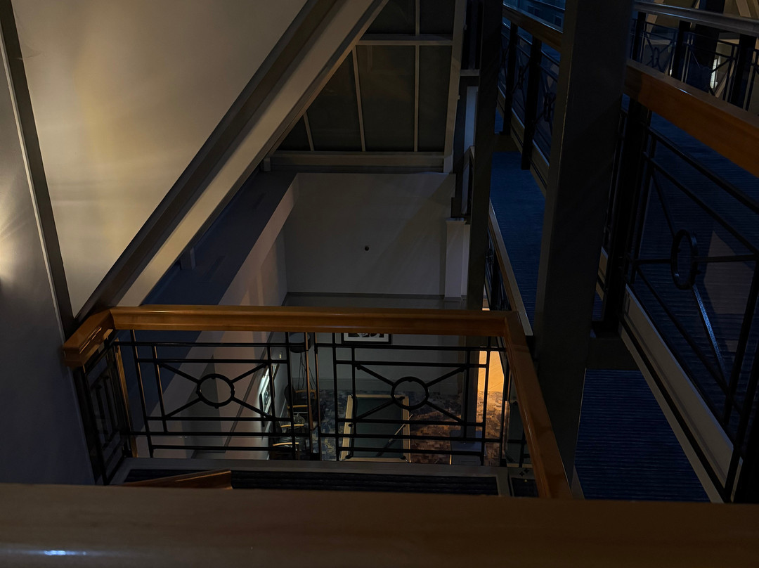 伦敦埃尔斯特里希尔顿逸林酒店主图