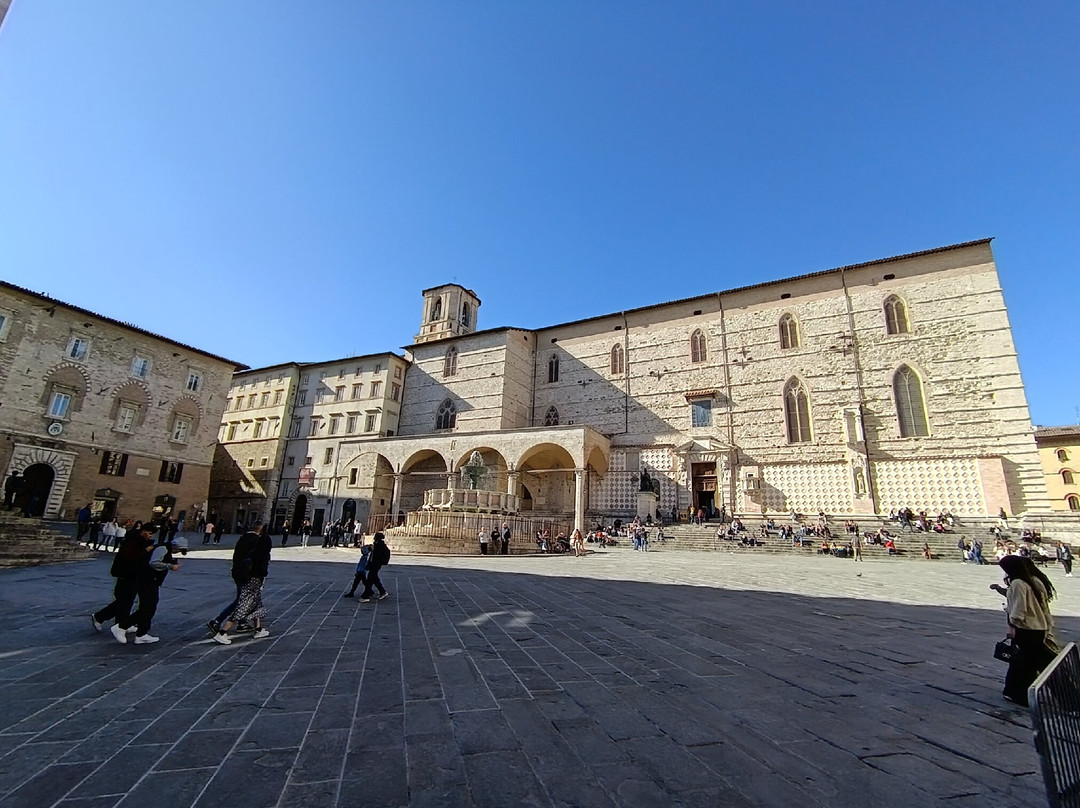 Piazza IV Novembre-佩鲁贾必去景点
