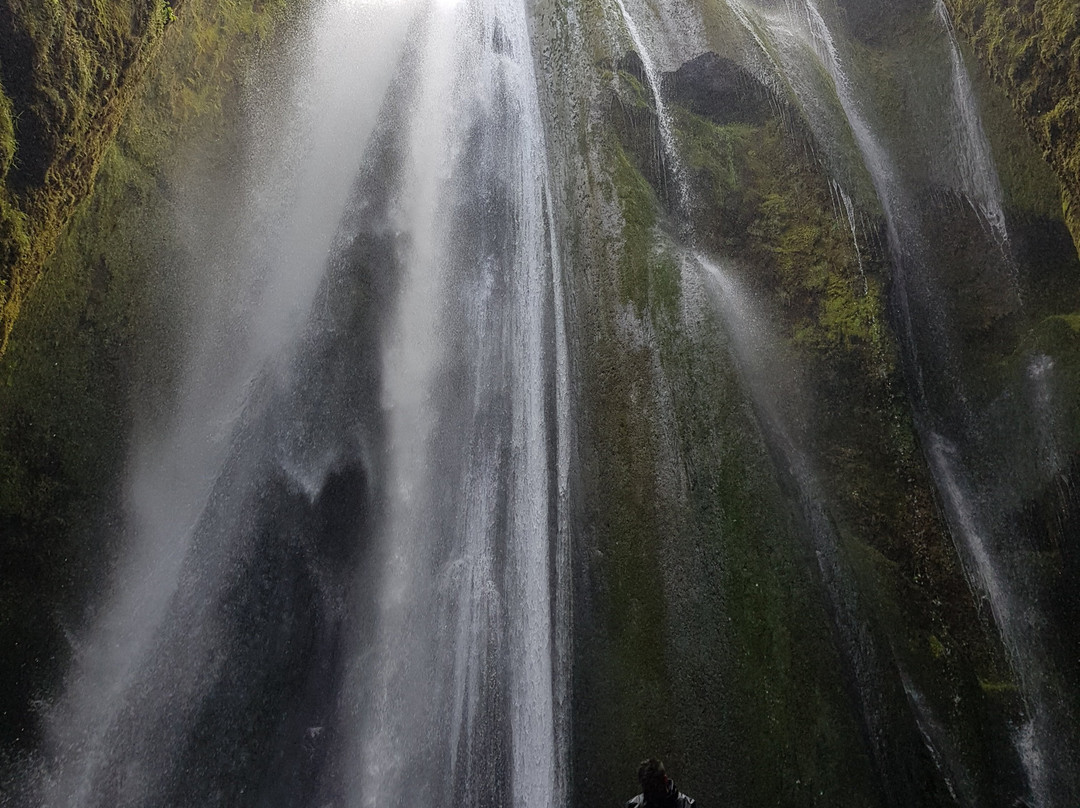 Gljufrabui Waterfalls-霍尔斯沃德吕尔镇必去景点