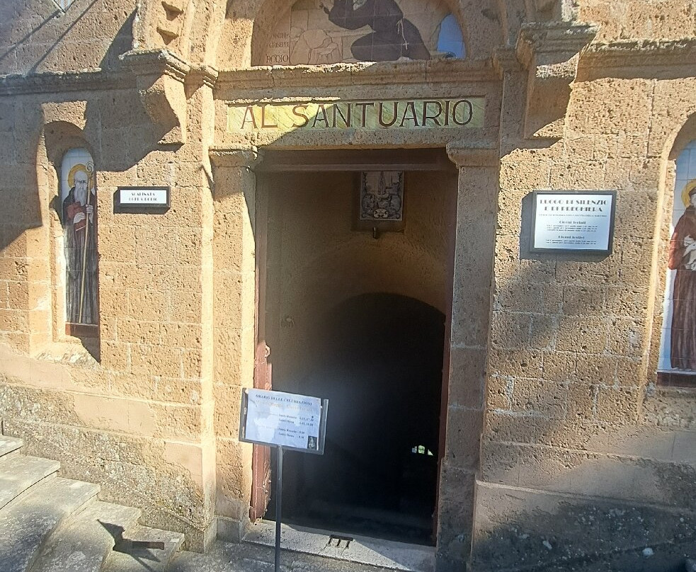 Pontificio Santuario Maria SS. "ad Rupes"-Castel Sant'Elia必去景点