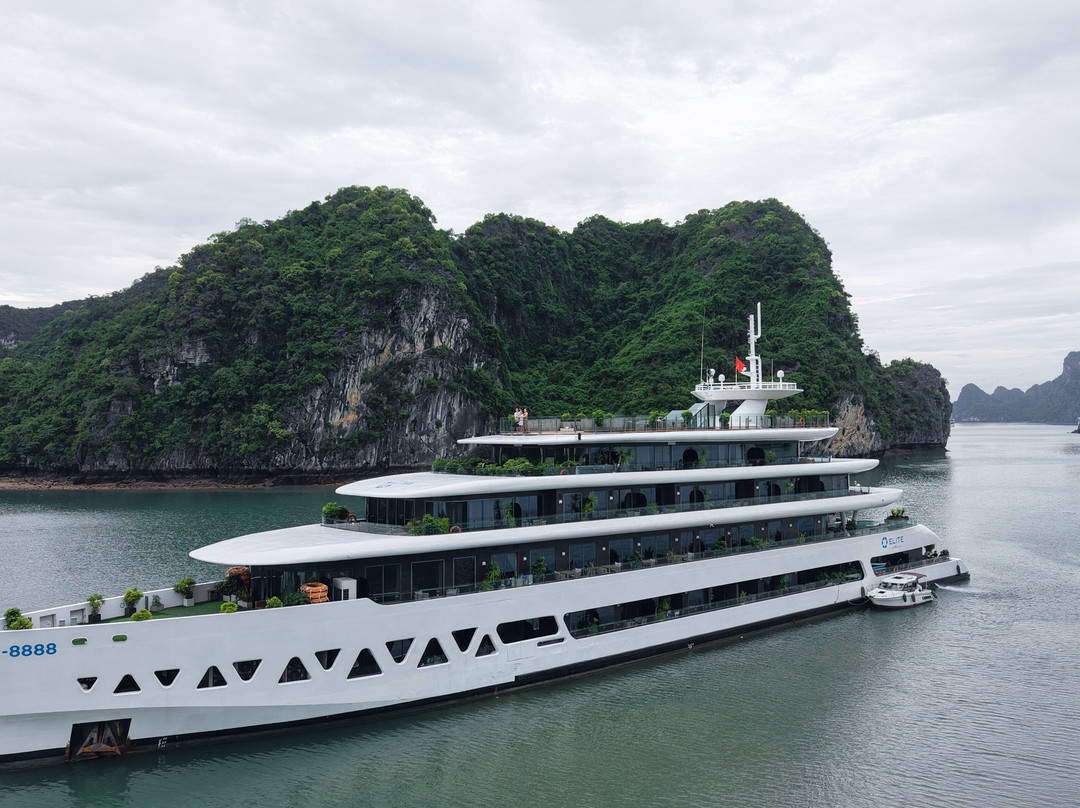 Elite of the Seas-下龙湾必去景点