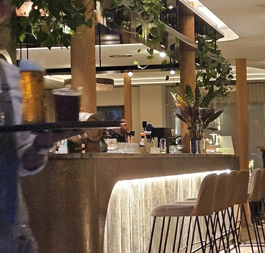 西雷腾湖水疗酒店主图