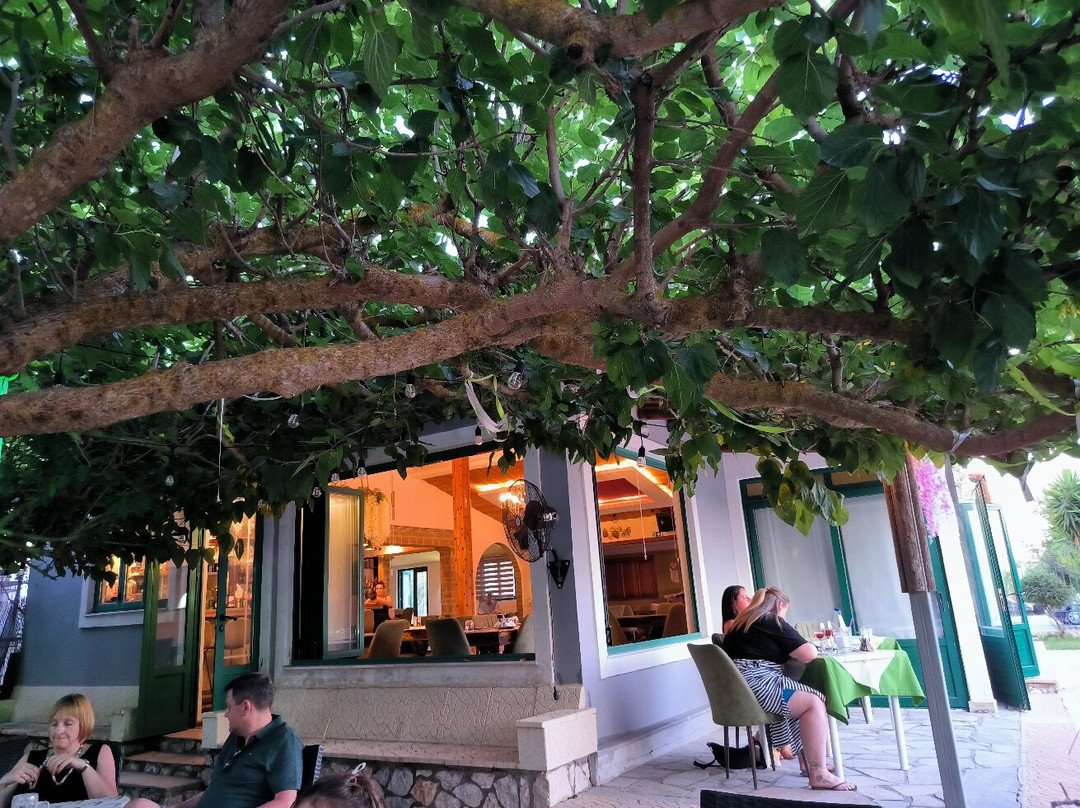 Stoupento Greek Cuisine
