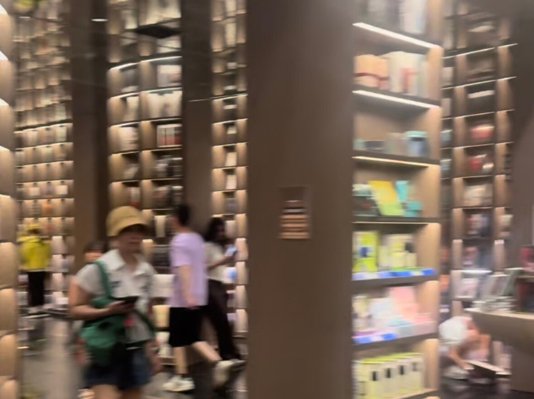 钟书阁（融创茂广场店）-都江堰市必去景点