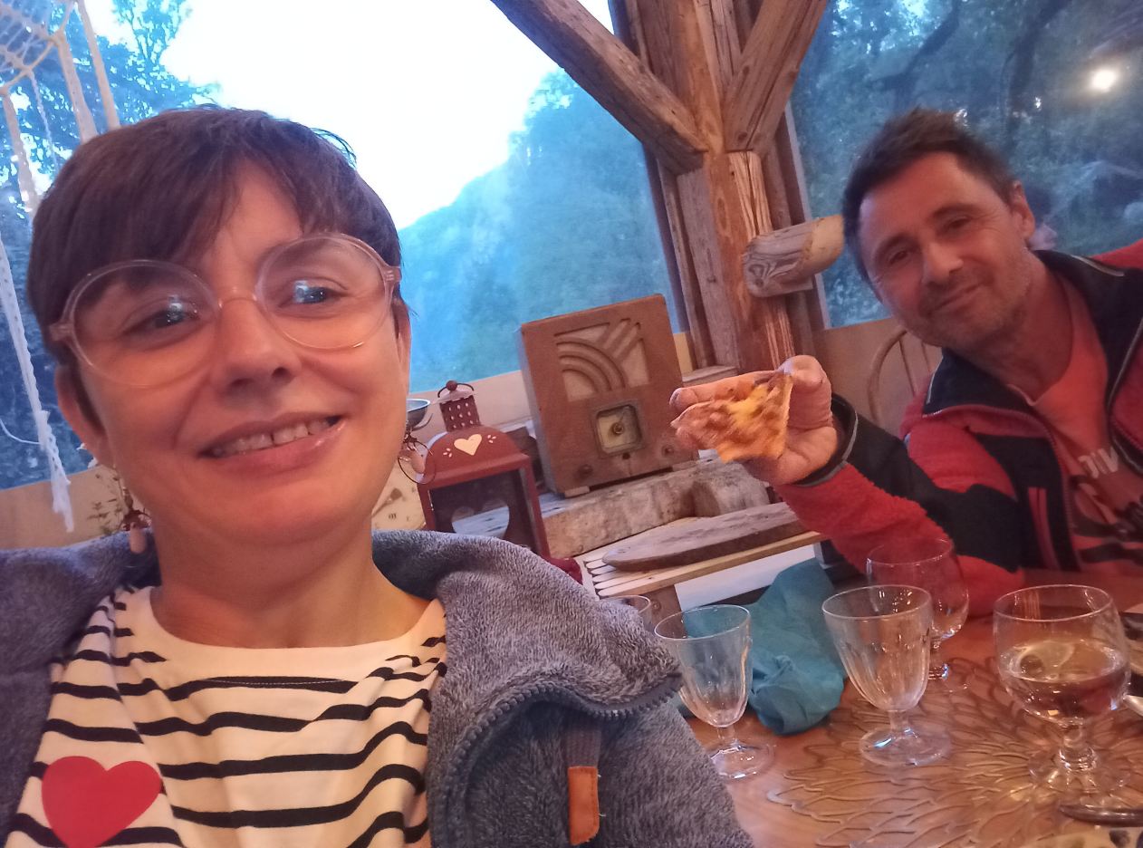 Sur le Coux, table et chambre d 'hôte-旅行者
