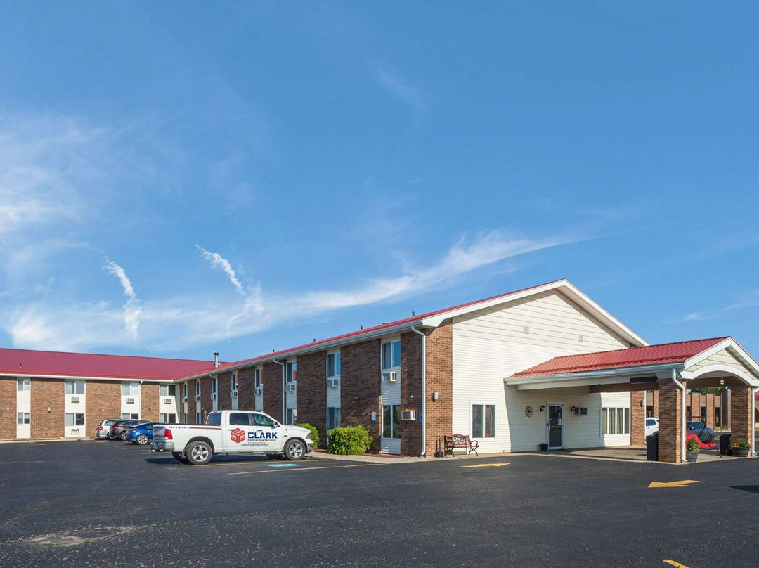 Econo Lodge Inn & Suites