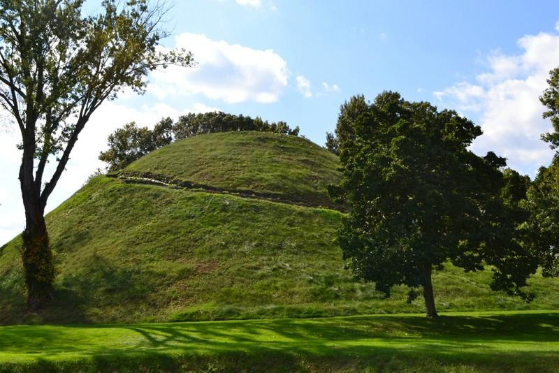 Grave Creek Mound Archaeological Complex景点图片