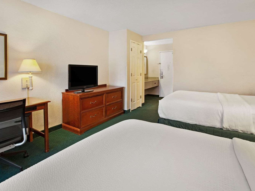 La Quinta Inn by Wyndham Detroit Canton主图