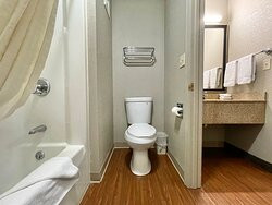 FairBridge Inn & Suites Fort Wayne主图