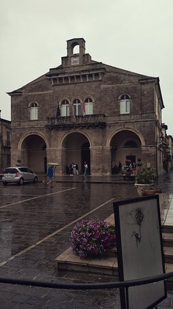 Palazzo del Municipio-Rocca San Giovanni必去景点