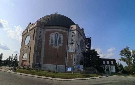 Cathedrale Sainte-Therese-d'Avila-Amos必去景点