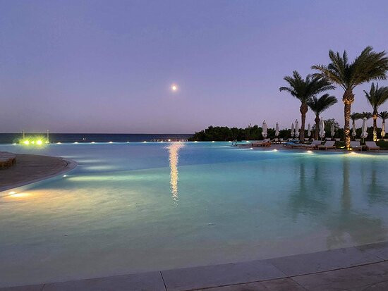 萨尔哈氏男爵宫殿度假村主图