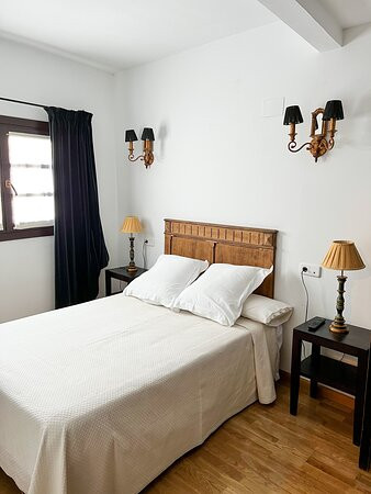 塞尔维利亚旅馆主图