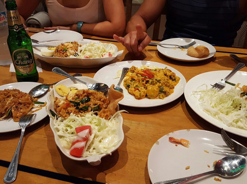 The Macaroni Club主图