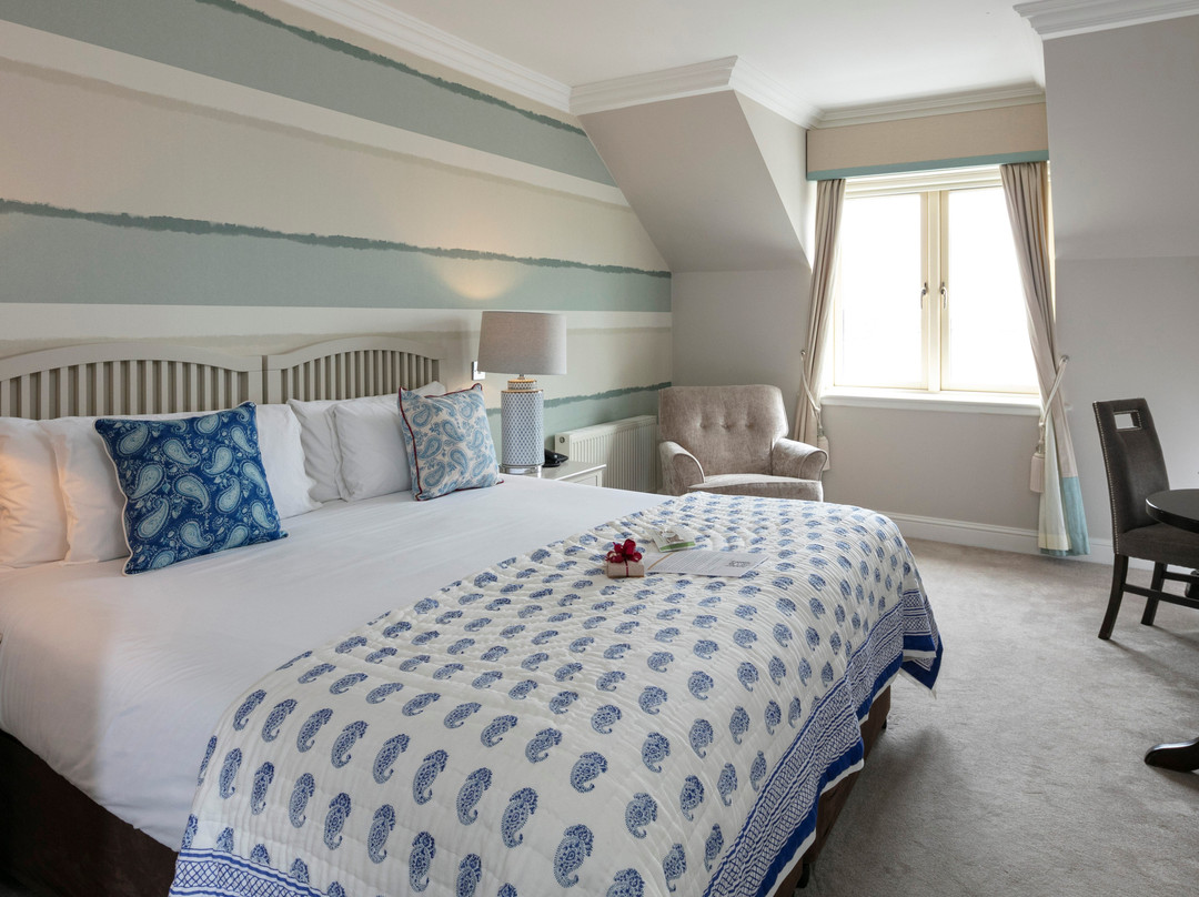 Schull Harbour Hotel主图