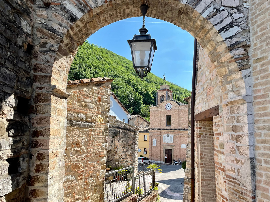 Piazza Santa Maria ( Serrapetrona )景点图片