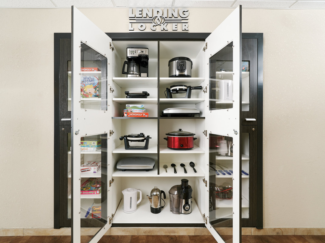 拉斐特烛木套房酒店主图