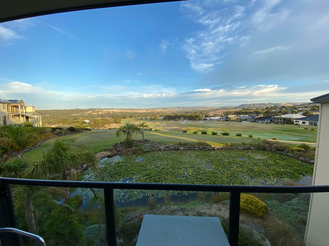 麦克拉肯乡村俱乐部酒店主图