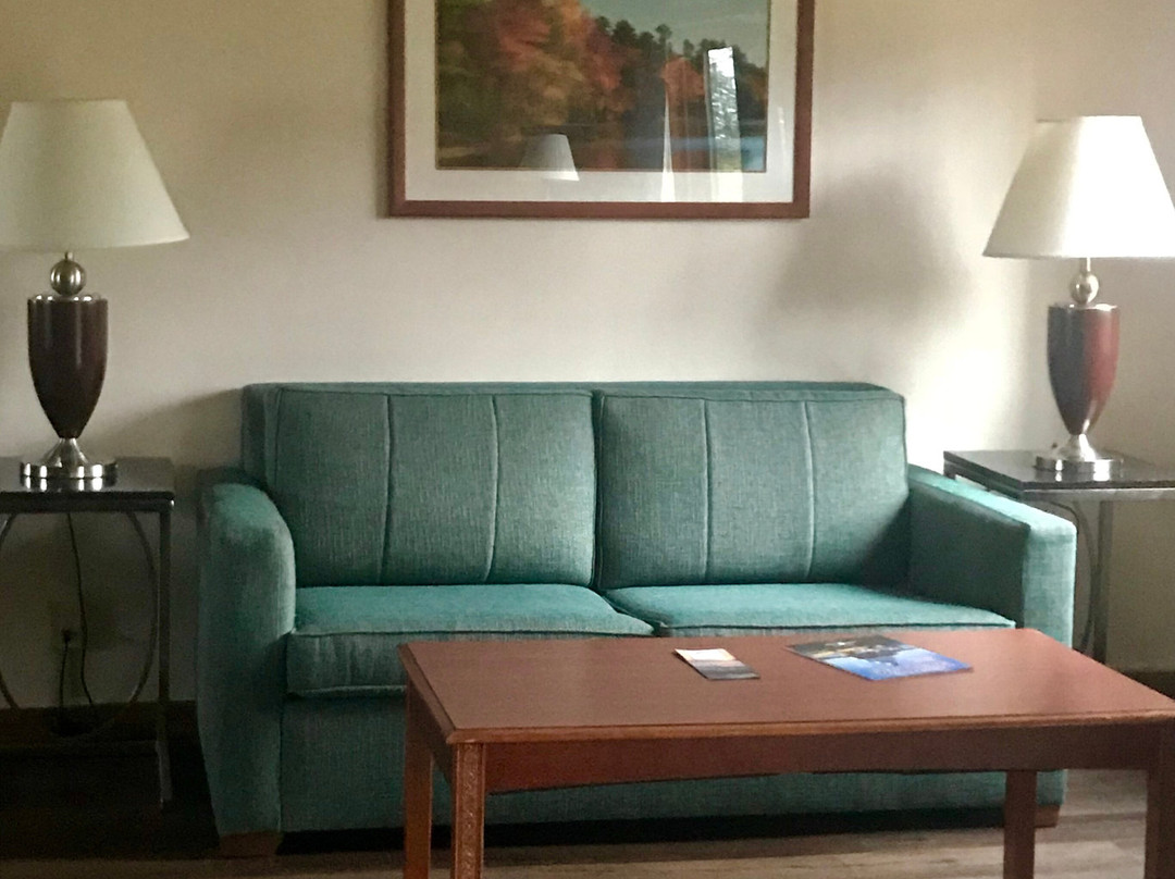 Village Inn On The Lake Hotel & Rv Park主图