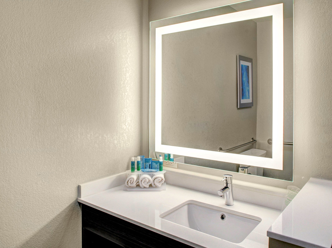 Holiday Inn Express & Suites Coldwater By IHG主图