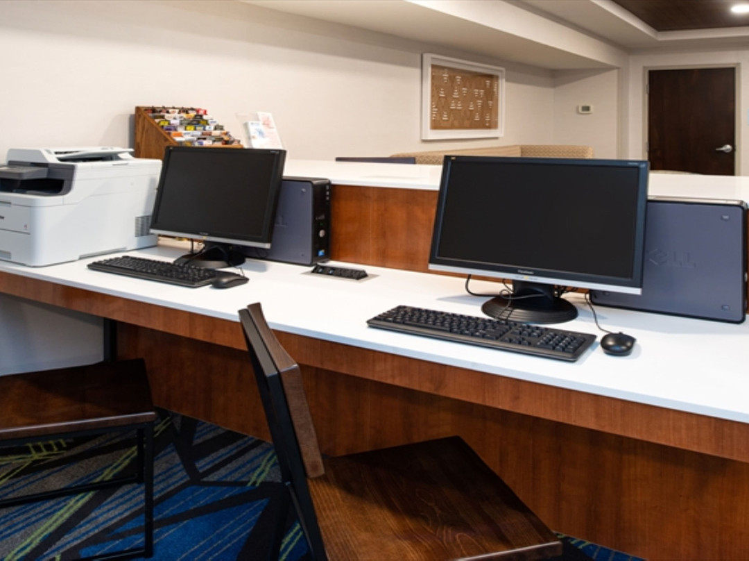 西辛辛那提快捷假日酒店主图