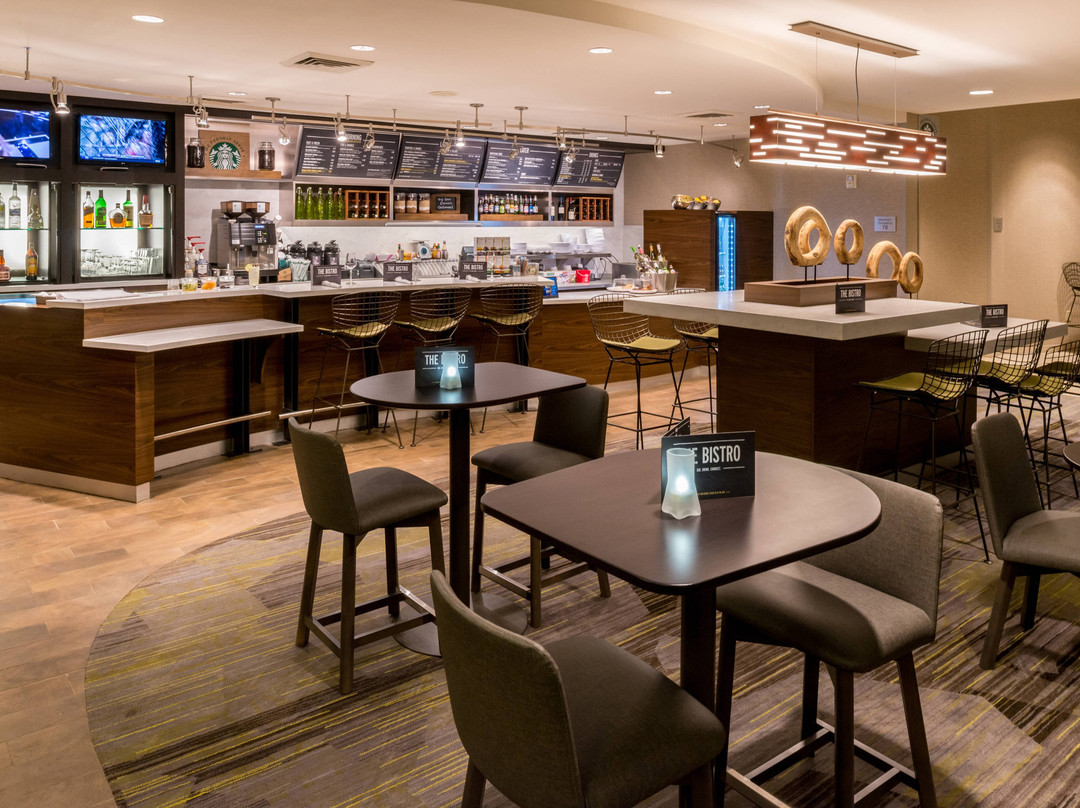 橡城文图拉县万怡酒店主图