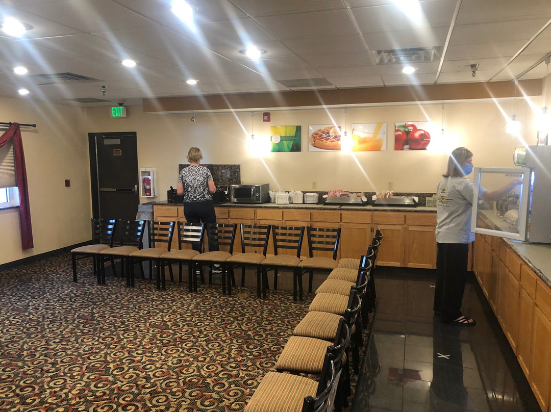 Quality Inn & Suites University主图