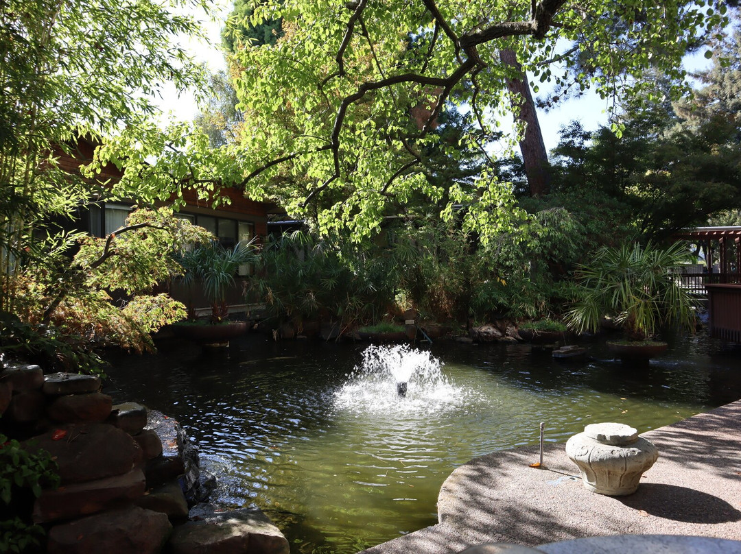 黛娜花园酒店主图