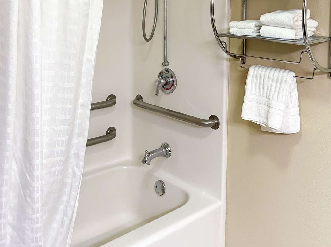 Comfort Suites Pittsburgh Airport主图