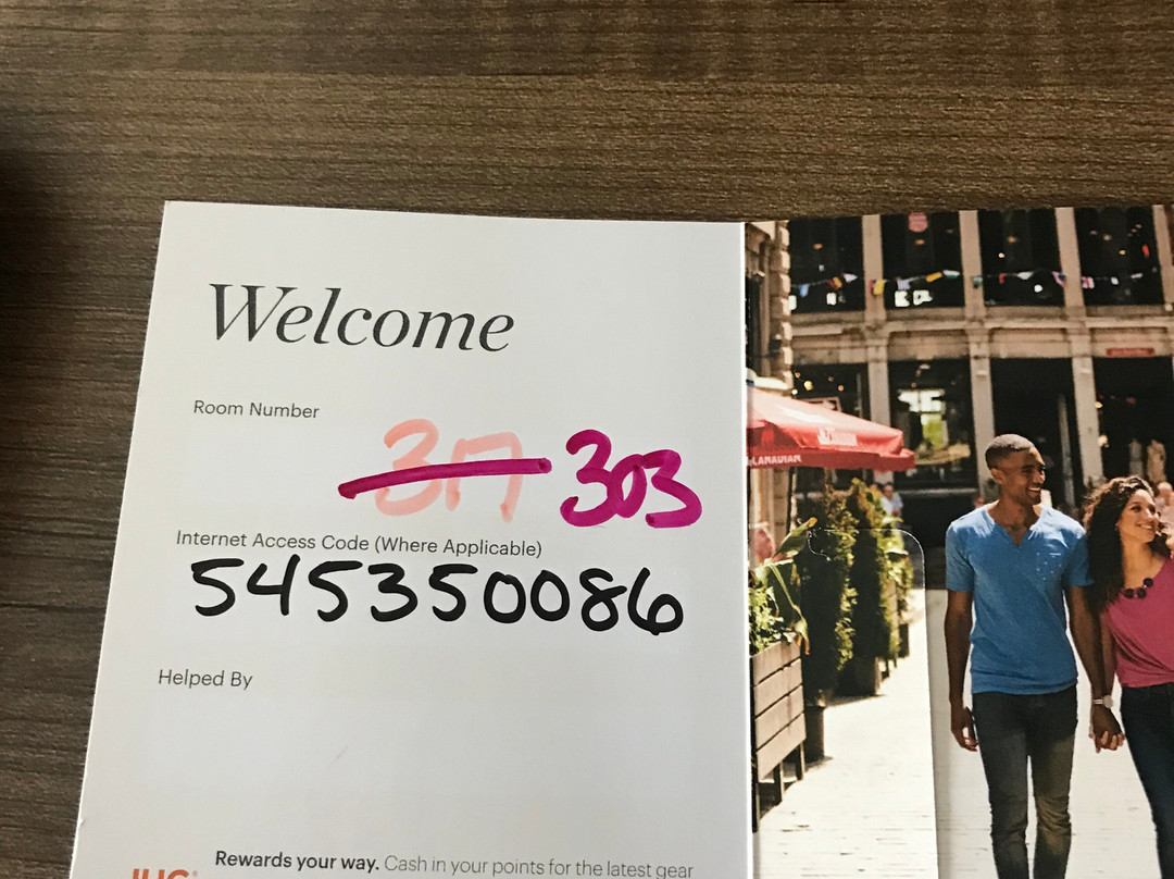 安大略快捷假日&套房酒店主图