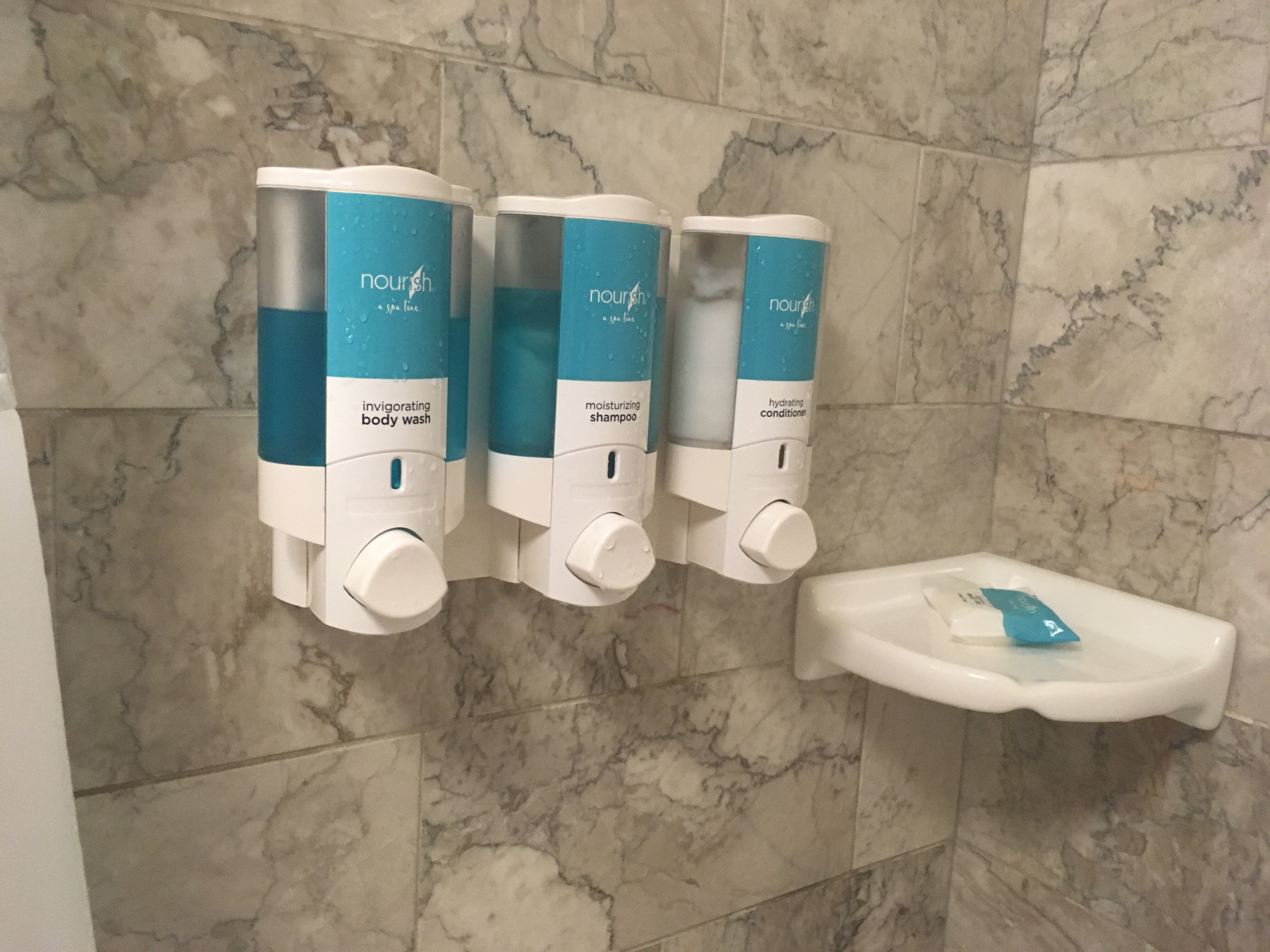 Drury Inn & Suites St. Louis Arnold-浴室