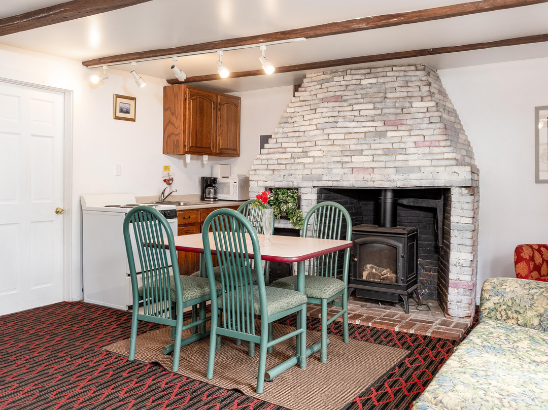 Perry's Motel & Cottages主图