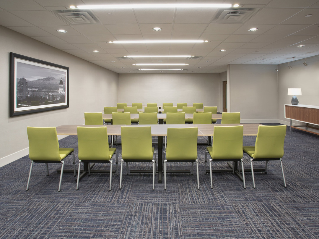 Holiday Inn Express & Suites Dearborn SW - Detroit Area by IHG主图