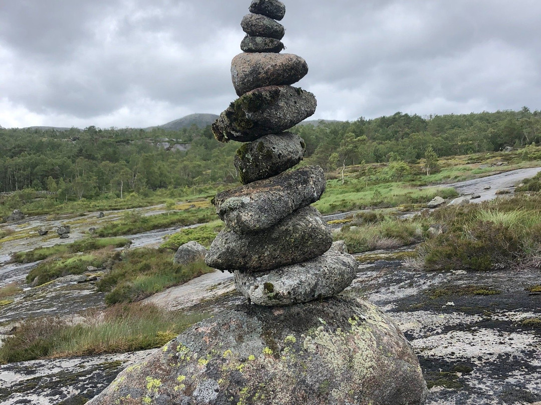 Hike to Skrelia景点图片