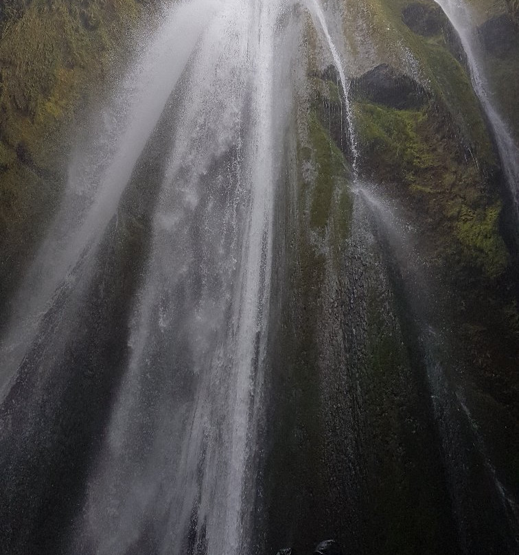 Gljufrabui Waterfalls景点图片