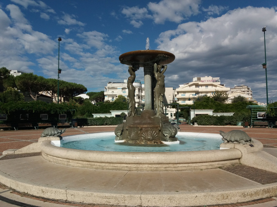 Fontana Delle Sirene景点图片