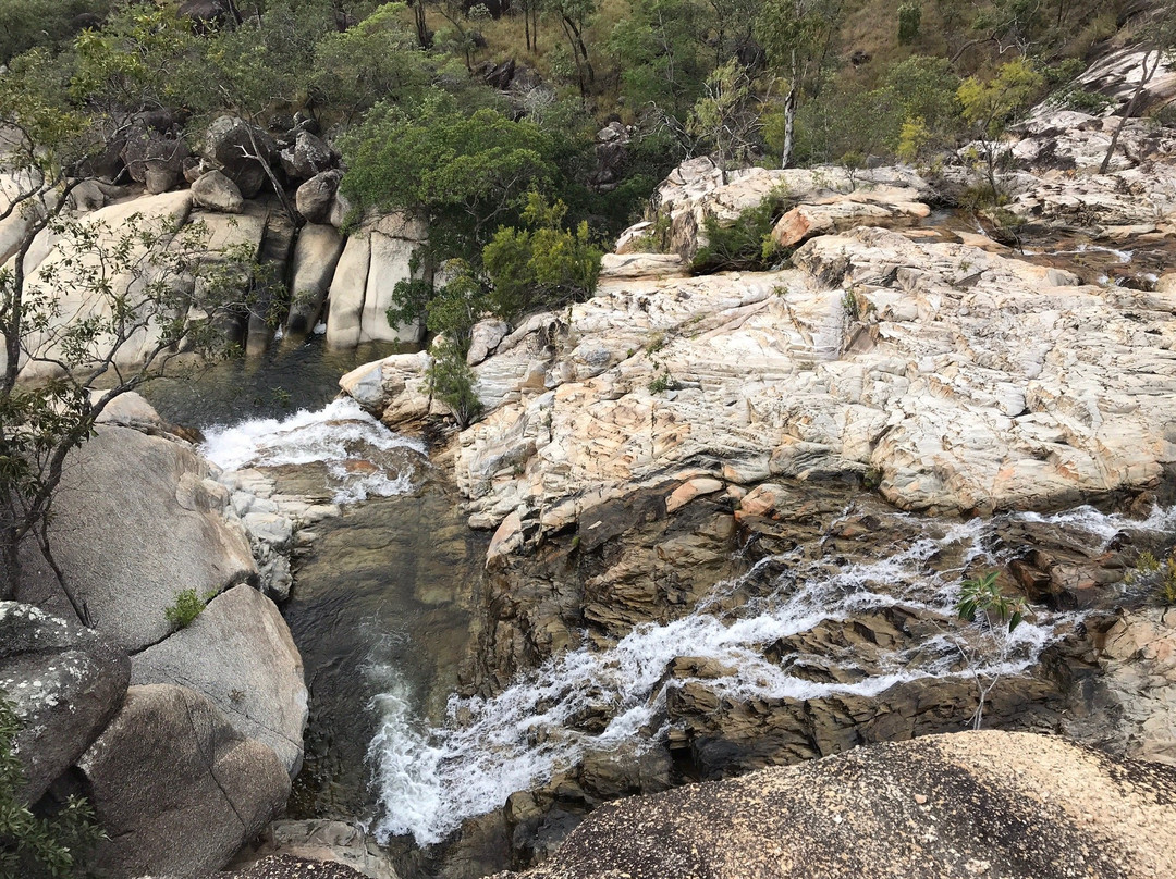 Emerald Creek Falls-马里巴必去景点