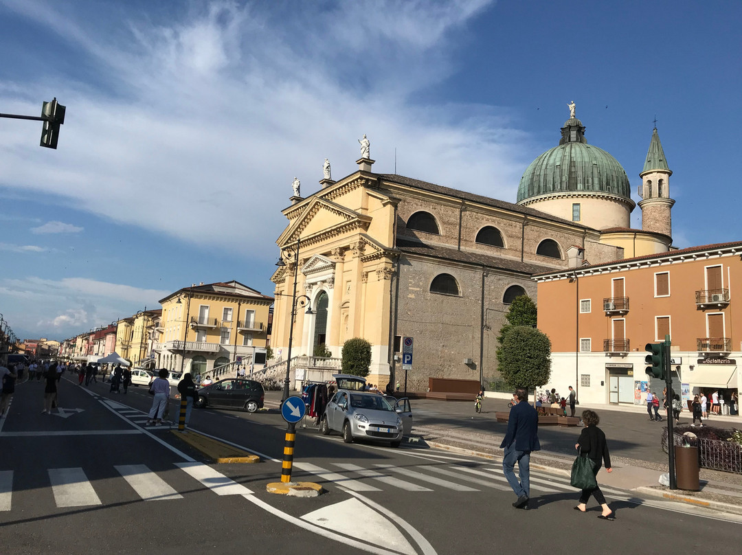 Chiesa dei Santi Pietro e Paolo景点图片