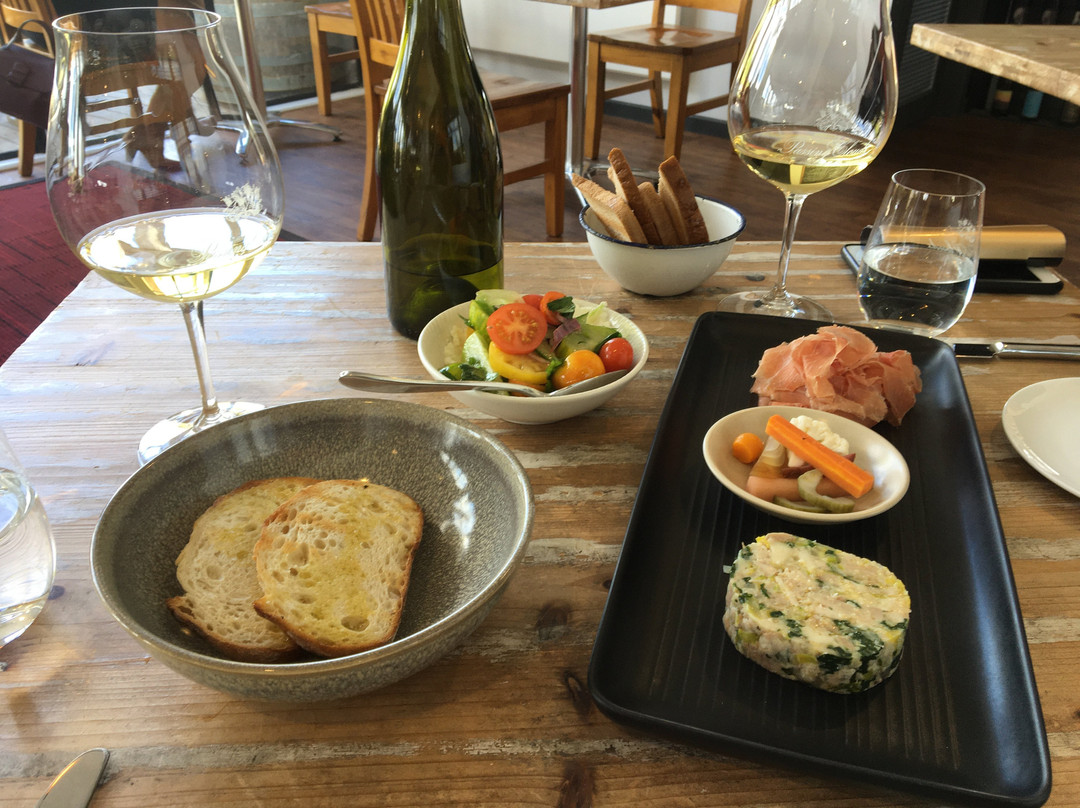 Passing Clouds Winery-戴尔斯福特必去景点