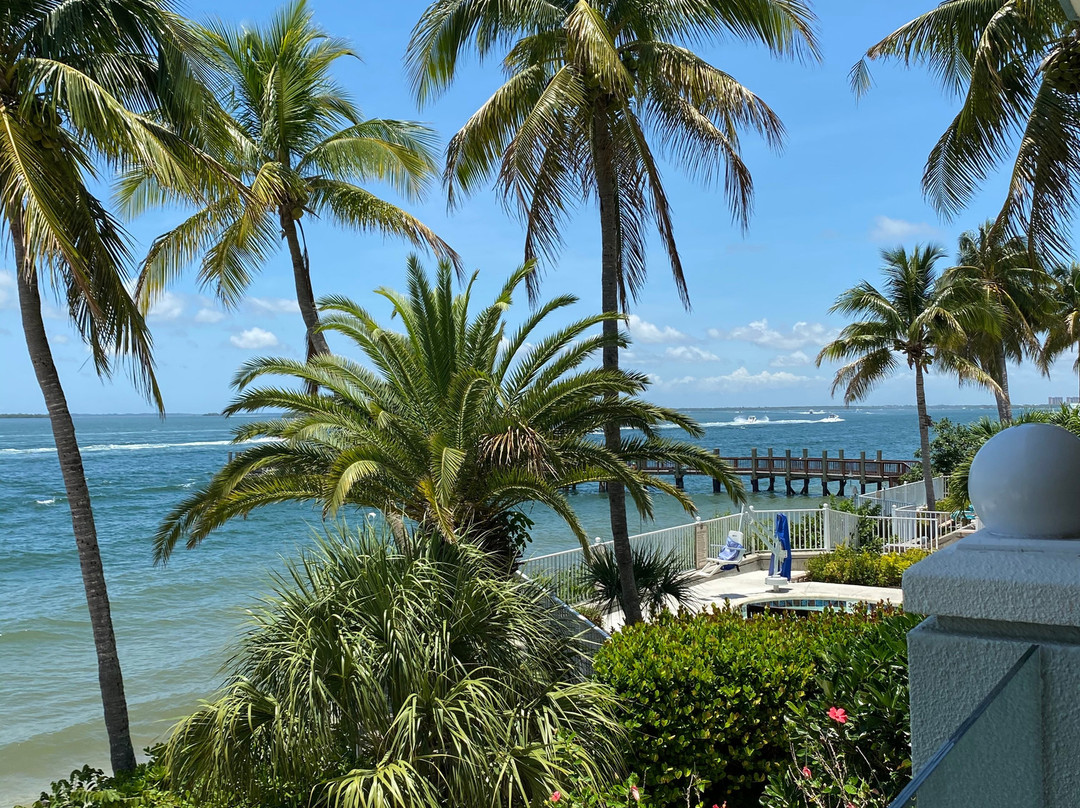 Holiday Adventure Tours and Boat Rental-迈尔斯堡海滩必去景点