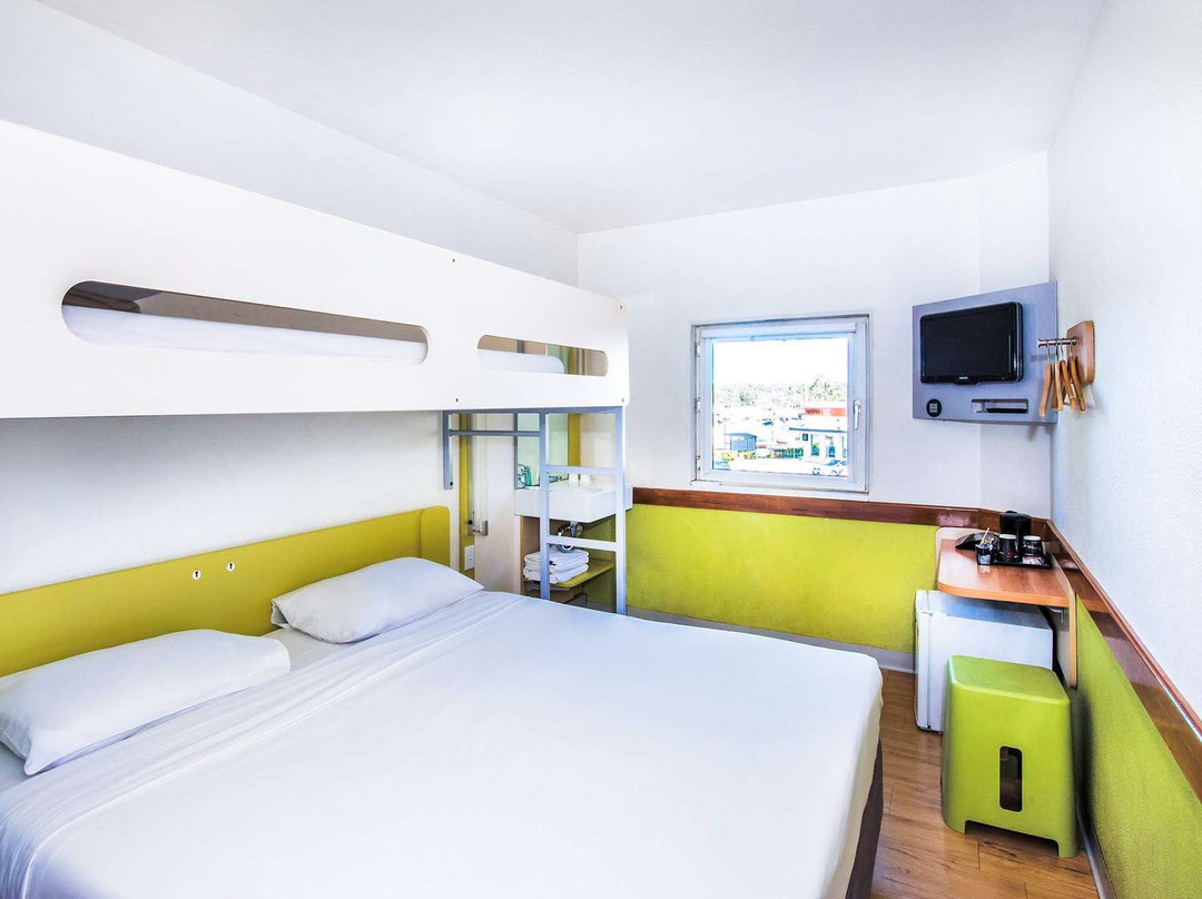 宜必思快捷金宝镇市酒店主图