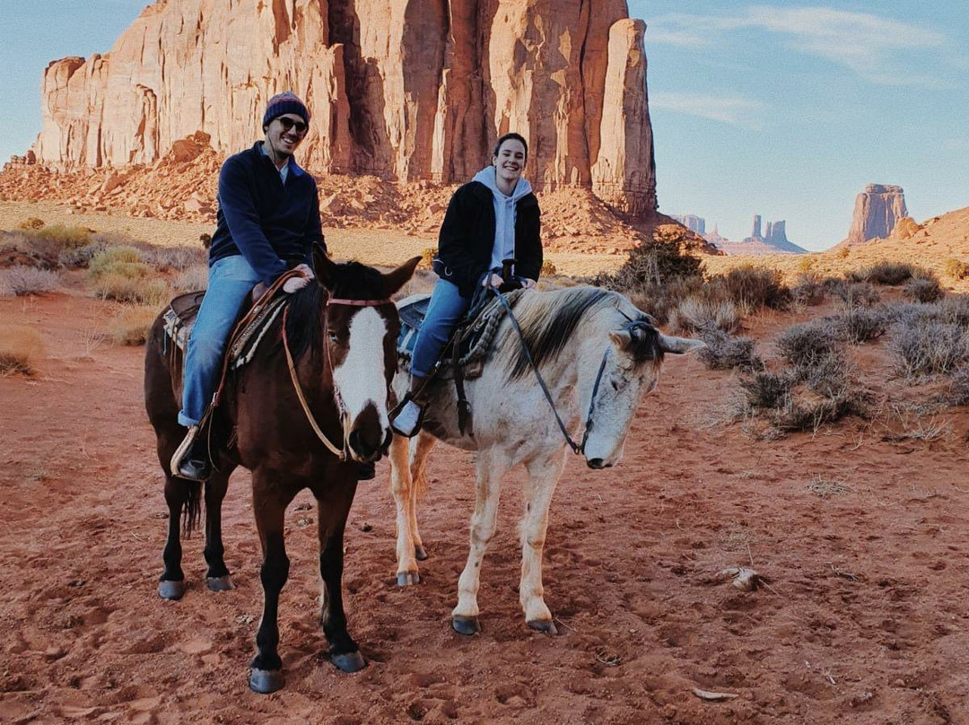 Dineh Trail Rides-纪念碑公园必去景点