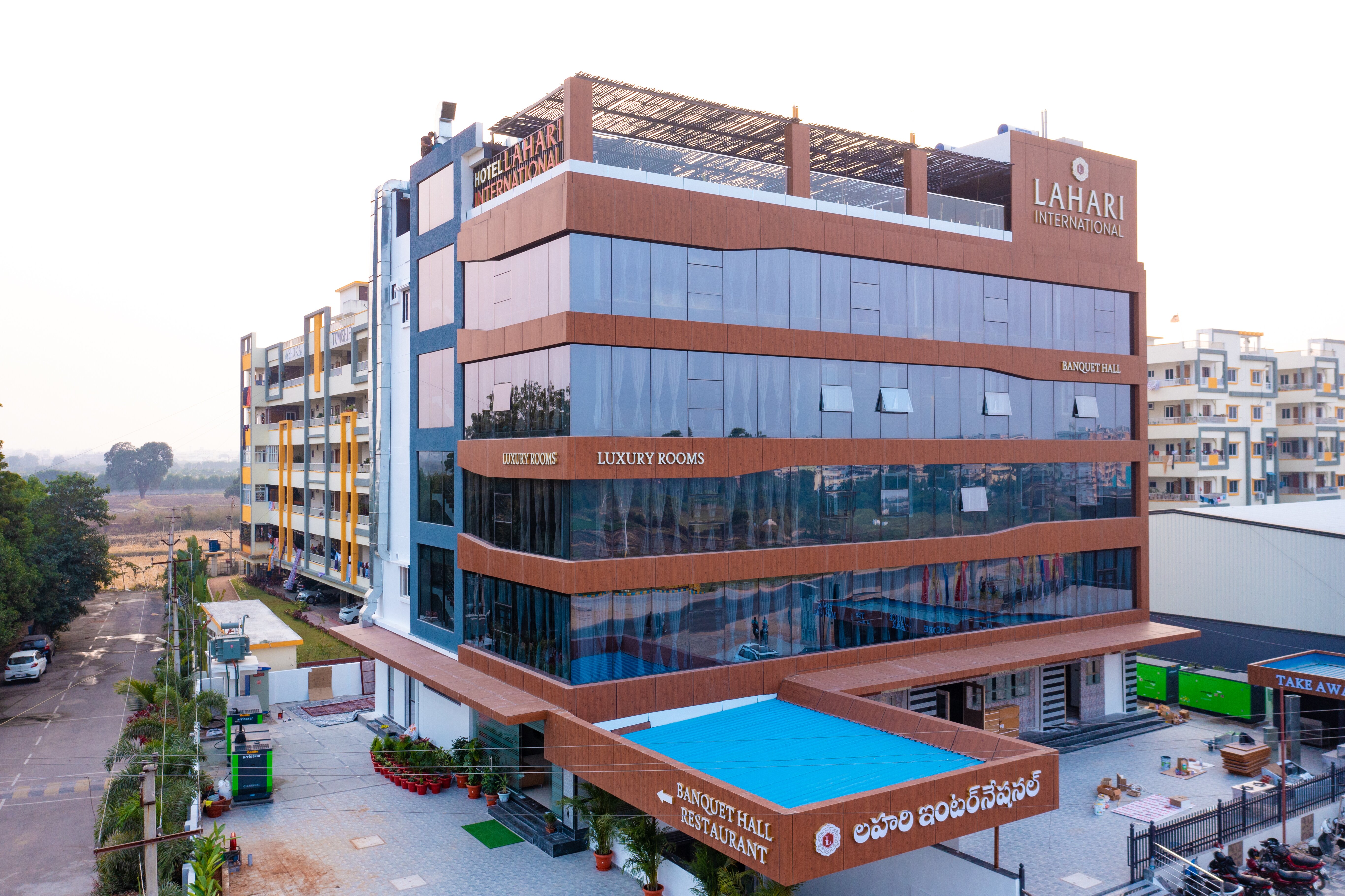 Hotel Lahari International-官方