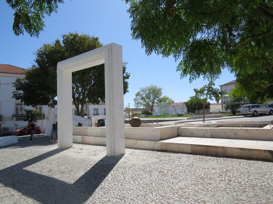 Praça Joaquim António de Aguiar-埃武拉必去景点