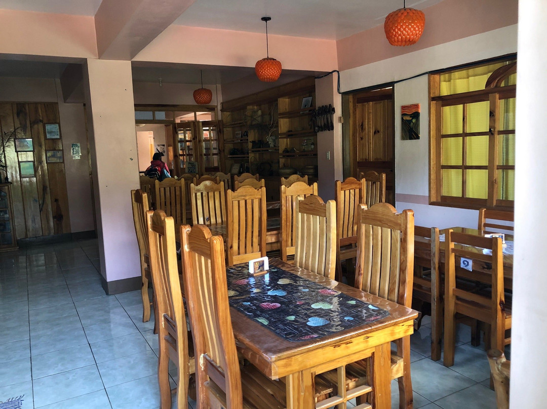 三叶草酒馆旅馆主图