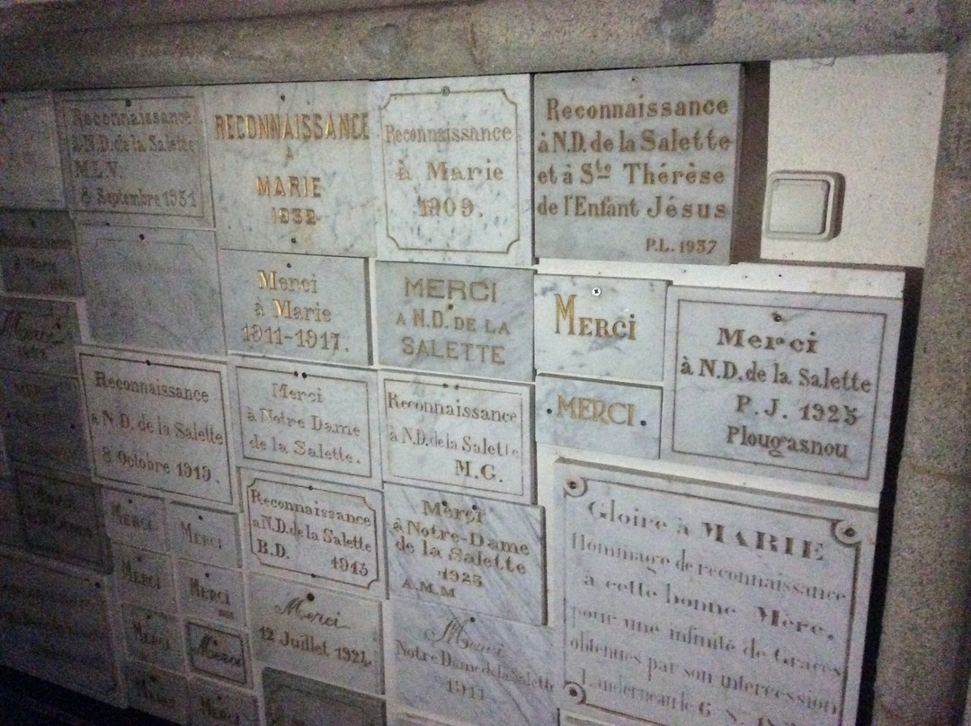 sanctuaire Notre-Dame de la Salette-St-Martin-des-Champs必去景点