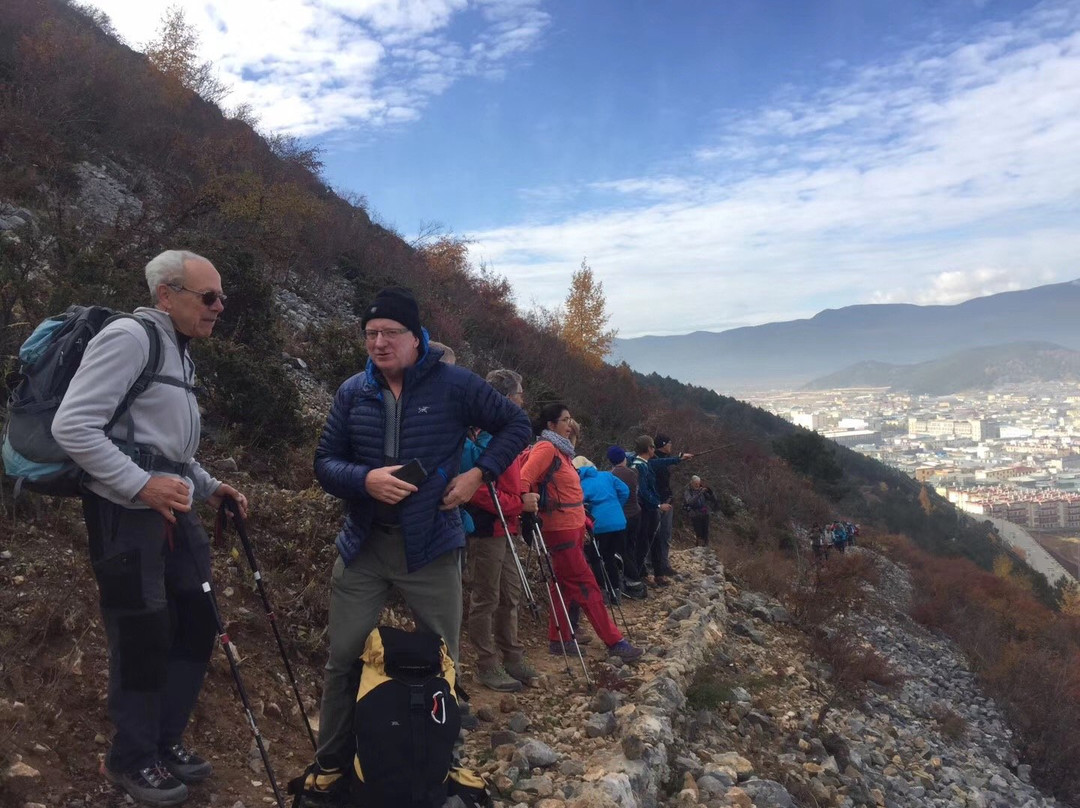 五凤山赛马场-香格里拉县必去景点
