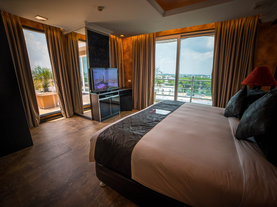 康达泰费尔德斯广场套房酒店主图